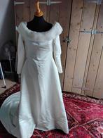 Elegante Off Shoulder (bont) Trouwjurk mt M, Ophalen of Verzenden, Gedragen, Wit, Trouwjurk