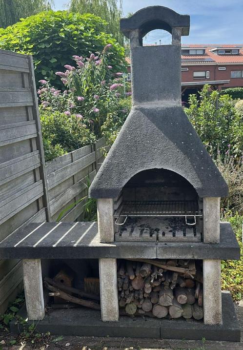 Geen Weber, Egg of Bastard maar een stenen barbeque (BBQ), Tuin en Terras, Houtskoolbarbecues, Gebruikt, Met accessoires, Ophalen