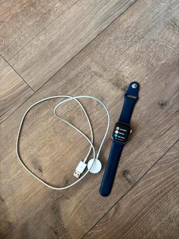 Apple Watch Series 5 – 40mm Aluminium, GPS, 32GB beschikbaar voor biedingen