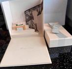 Speciale miniatuur Miss Dior met trap en paspop decoratie, Verzenden, Zo goed als nieuw, Miniatuur, Gevuld