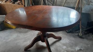 antieke tafel, uitschuifbaar met 4 stoelen beschikbaar voor biedingen