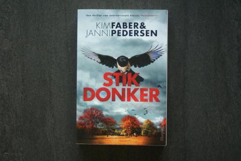 STIKDONKER.... Kim Faber & Janni Pedersen.. (2022/2024), Boeken, Thrillers, Zo goed als nieuw, Ophalen of Verzenden
