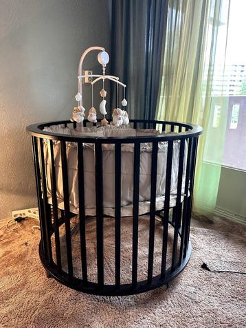 Ronde baby box zwart beschikbaar voor biedingen
