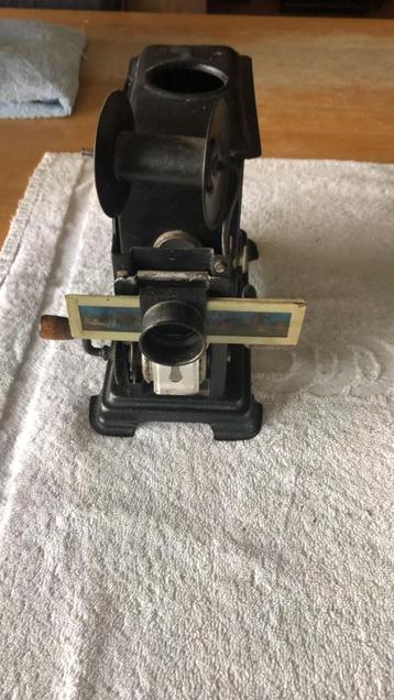 antieke toverlantaarn Projector  beschikbaar voor biedingen
