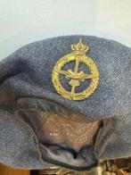 ML KNIL Baret embleem met blauwe engelse baret, Verzamelen, Verzenden, Landmacht, Azië, Helm of Baret