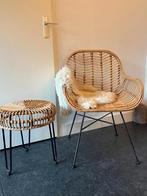Rotan stoel met kruk, Huis en Inrichting, Stoelen, Ophalen, Gebruikt, Bruin, Eén