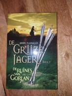 De Grijze Jager - De Ruïnes van Gorlan (Boek 1), Ophalen of Verzenden, Zo goed als nieuw, John Flanagan
