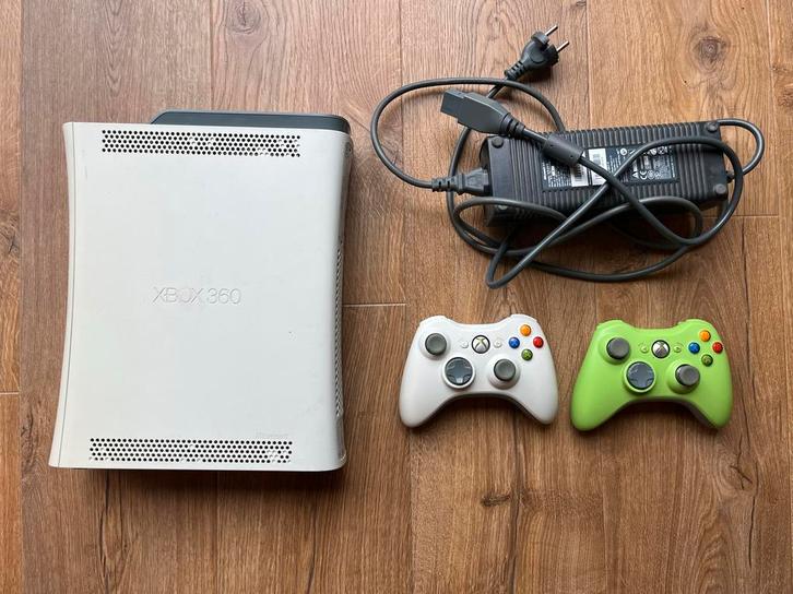 Xbox 360 (Defecte DVD speler), Spelcomputers en Games, Spelcomputers | Xbox 360, Gebruikt, 60 GB, 360 Arcade of Core, Met 2 controllers