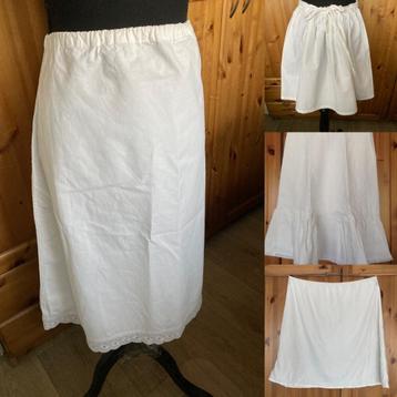 Vintage / 7 Oude onderrokken / 6x wit - 2x zwart - 1x blauw beschikbaar voor biedingen