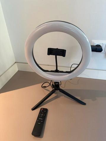 LED Ringlamp met Statief en Afstandsbediening beschikbaar voor biedingen
