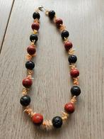 Korte ketting met koraal en sponskoraal kralen, Sieraden, Tassen en Uiterlijk, Kettingen, Ophalen of Verzenden, Zo goed als nieuw