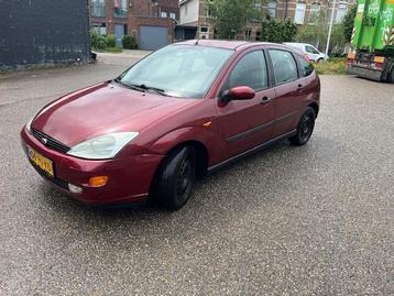 Ford Focus 1.4-16V Ambiente! Apk t/m 01-2026! Airco! beschikbaar voor biedingen