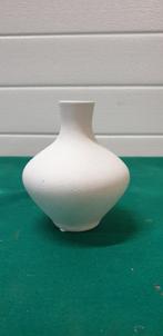 bloempot fles, wit aardewerk, Tuin en Terras, Bloempotten, Ophalen of Verzenden, 'T Olde Gre-j, Info@toldegrej.nl, Endepoelstraat 20f Didam