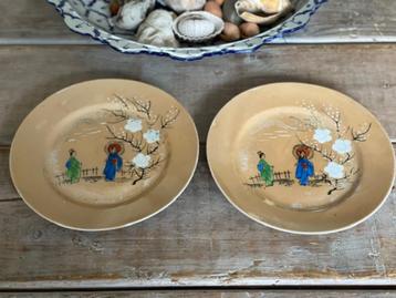 2 x vintage Japanse borden Paarlemoer handbeschilderd.     beschikbaar voor biedingen