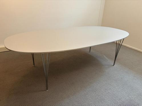 Fritz Hansen Superellipse Diningtable B614, Huis en Inrichting, Tafels | Eettafels, Zo goed als nieuw, 100 tot 150 cm, 200 cm of meer