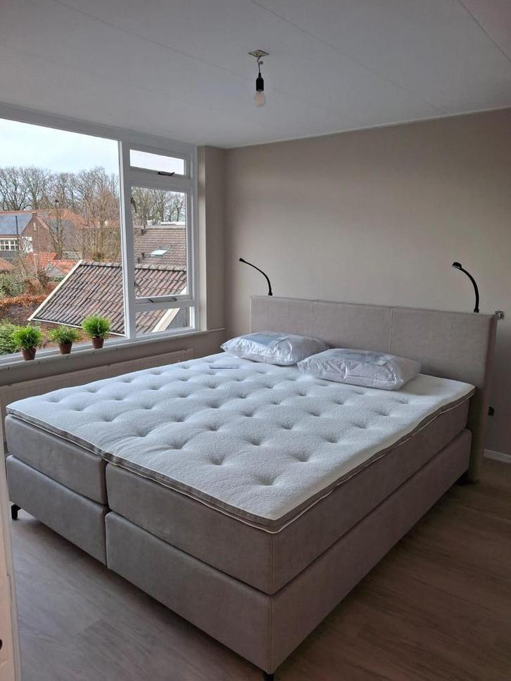 Te koop mooie boxspring, Huis en Inrichting, Slaapkamer | Boxsprings, Zo goed als nieuw, 180 cm, 210 cm, Tweepersoons, Ophalen