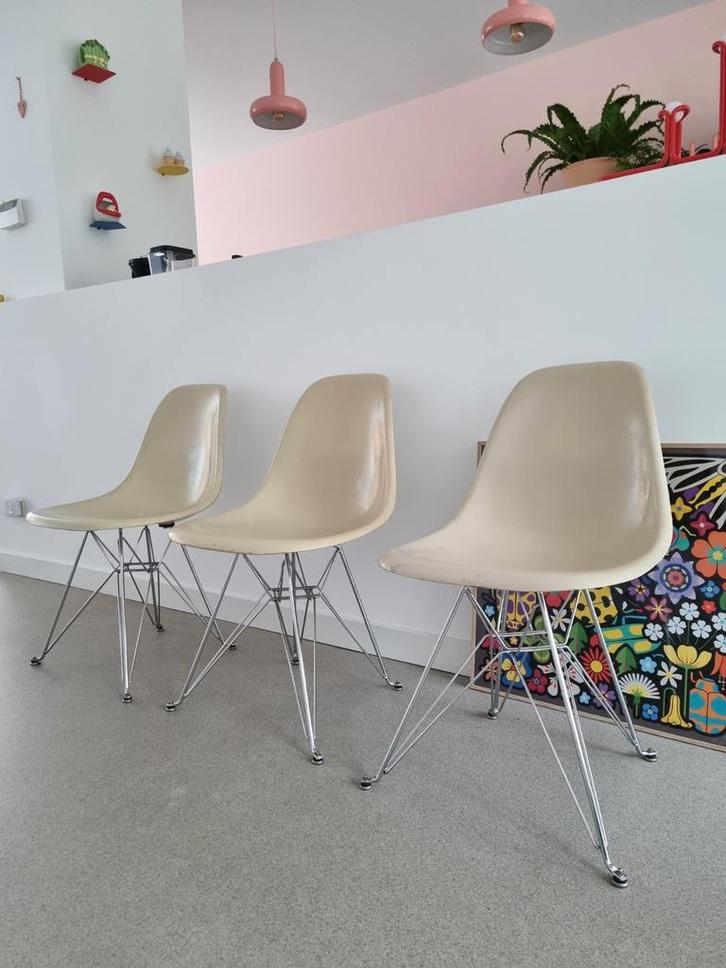 Eames DSR Eiffel eetkamerstoel Herman Miller creme, Huis en Inrichting, Stoelen, Gebruikt, Vijf, Zes of meer stoelen, Ophalen