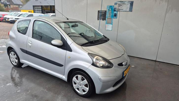 Toyota Aygo 1.0 12V Vvt-i 3DRS MMT 2006 Grijs, Auto's, Toyota, Particulier, Aygo, ABS, Airbags, Centrale vergrendeling, Metallic lak