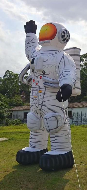 Astronaut 5 meter Space Pakket planeten beschikbaar voor biedingen
