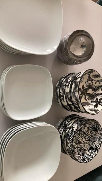 Servies (19 borden en 13 kommen) wit, met dieren beschikbaar voor biedingen