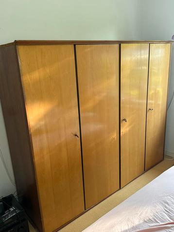 Kledingkadt Teakhout, vintage beschikbaar voor biedingen