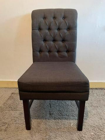 6 stijlvolle eetkamer stoelen met beschadigde bekleding beschikbaar voor biedingen