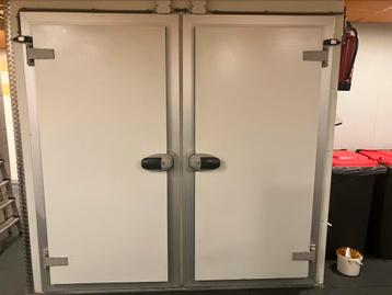 Vriescel met 2 deuren 237H 250B 115D  beschikbaar voor biedingen