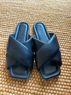 Mooie slippers maat 41, Ophalen of Verzenden, Gedragen, Zwart, Slippers