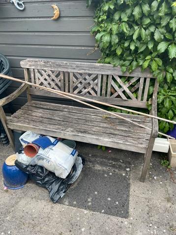 Tuinbank beschikbaar voor biedingen