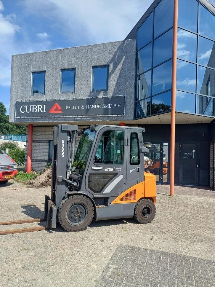 doosan 2.5 tons heftruck, Zakelijke goederen, Machines en Bouw | Kranen en Graafmachines, Hijswerktuig, Ophalen