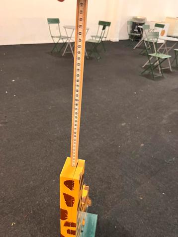 Meetlat kind Houten Giraffe Beeld beschikbaar voor biedingen