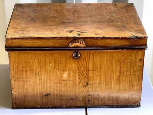 Antieke beschilderde blikken kist – met slot en houtimitatie, Antiek en Kunst, Curiosa en Brocante, Ophalen of Verzenden