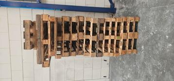 Gratis Stapel pallets voor de kachel. beschikbaar voor biedingen