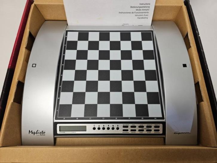 # Mephisto from saitek chess explorer schaakcomputer, Hobby en Vrije tijd, Gezelschapsspellen | Bordspellen, Gebruikt, Ophalen of Verzenden
