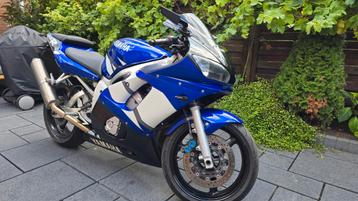 Yamaha YZF R6 in Topstaat/ Weinig KM beschikbaar voor biedingen