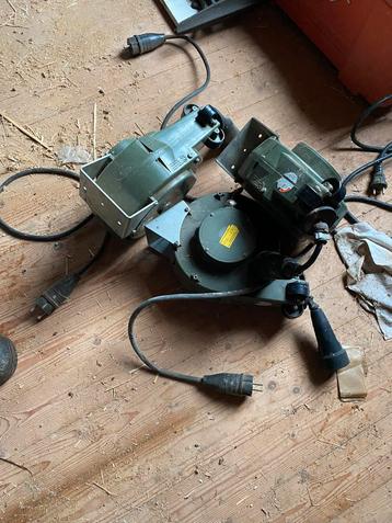 Drie wandhaspels 230 V . beschikbaar voor biedingen