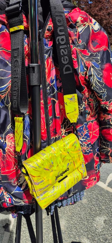 Desigual Neon Gele Schoudertas - Nooit Gedragen!, Sieraden, Tassen en Uiterlijk, Ophalen of Verzenden, Nieuw, Geel, Schoudertasje