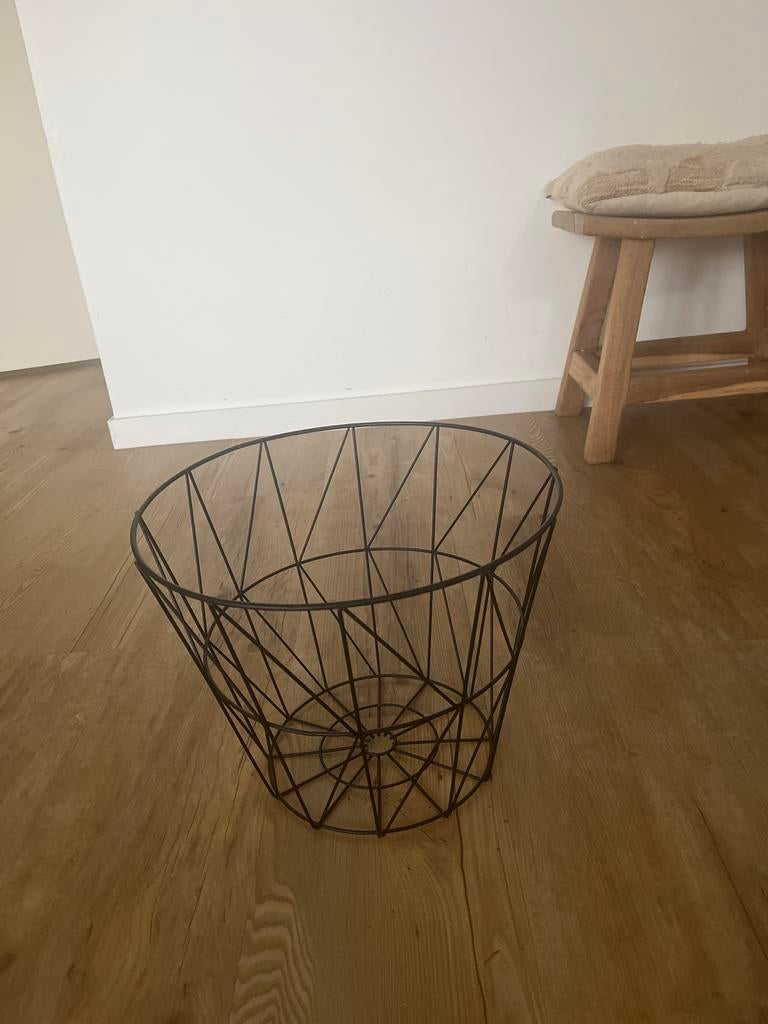 Stijlvolle ijzeren mand voor naast de bank, Ophalen, Overige materialen, Mand, Rond