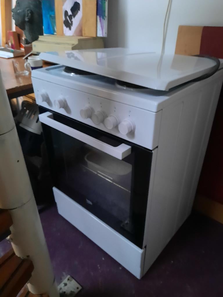 Elektrisch fornuis met oven, Witgoed en Apparatuur, Fornuizen, Ophalen, 60 cm of meer, 4 kookzones, Zo goed als nieuw