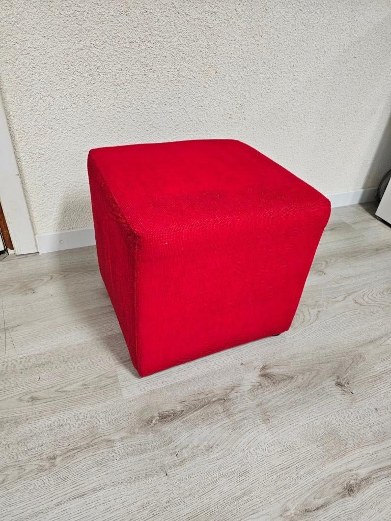 Rode poef voor €25,-, Ophalen, Minder dan 50 cm, Gebruikt, Rond