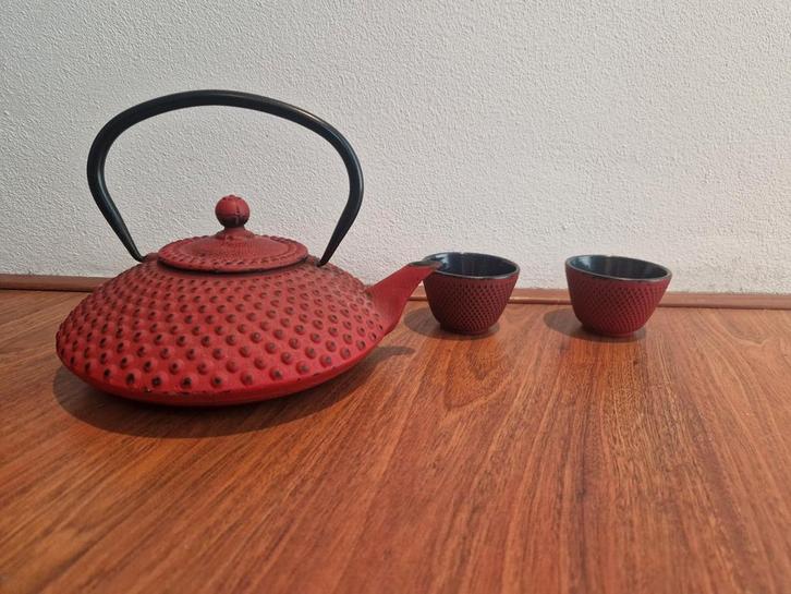 Bredemeijer gietijzeren theepot met 2 kopjes - rood, Huis en Inrichting, Keuken | Keukenbenodigdheden, Bredemeijer, Ophalen of Verzenden