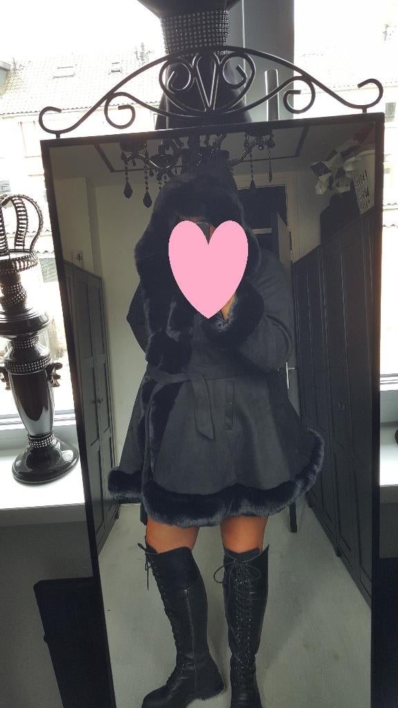 Nieuwe jas met bont en capuchon - Zwart - Maat 54, Kleding | Dames, Grote Maten, Nieuw, Jas of Mantel, Zwart, Ophalen of Verzenden