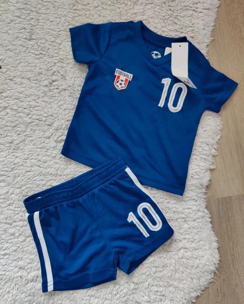 Voetbal pak maat 74 NIEUW, Kinderen en Baby's, Babykleding | Maat 74, Ophalen of Verzenden, Nieuw, Jongetje of Meisje, Pakje