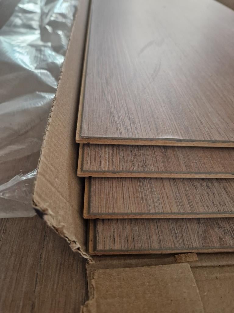 Gratis 4 planken / 1,4 m2 Noir & Blanc laminaat honingbruin, Ophalen