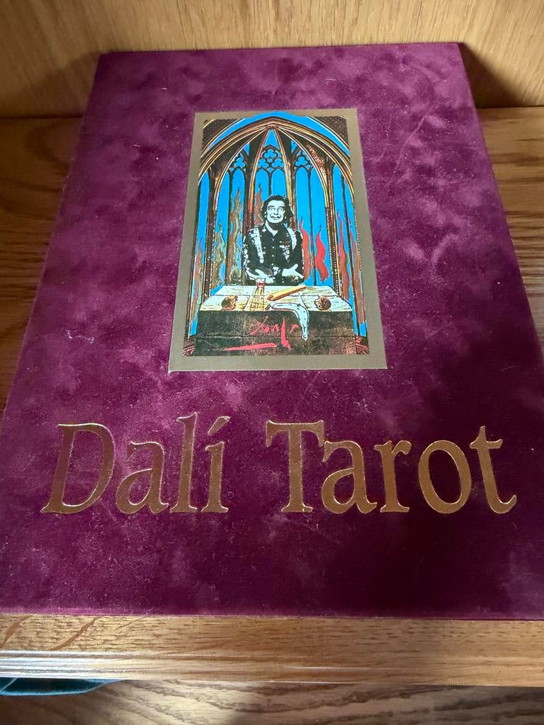 Dali Tarot set met kaarten en boek ( nieuw), Ophalen of Verzenden, Nieuw, Tarot of Kaarten leggen, Achtergrond en Informatie