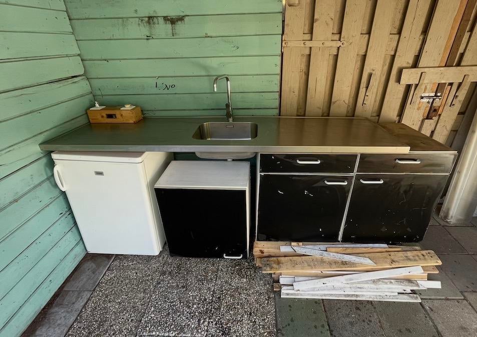 Keukenblok met spoelbak en kraan - Ideaal voor hobbyruimte, Huis en Inrichting, Keuken | Keukenelementen, Ophalen, Gebruikt, Zwart