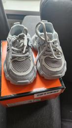 Nieuwe grijze sportschoenen maat 24 in doos, Nieuw, Ophalen of Verzenden, Jongen of Meisje, Sportschoenen