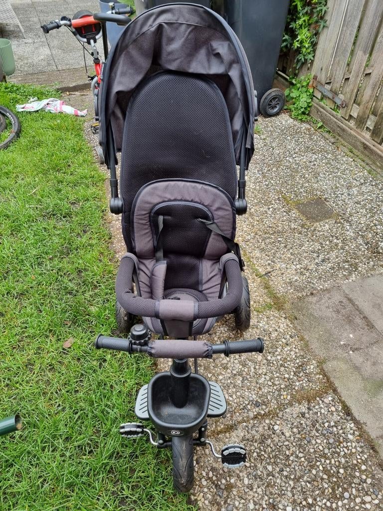 Zwarte en grijze driewieler met duwstang, Ophalen, Zo goed als nieuw, Overige merken