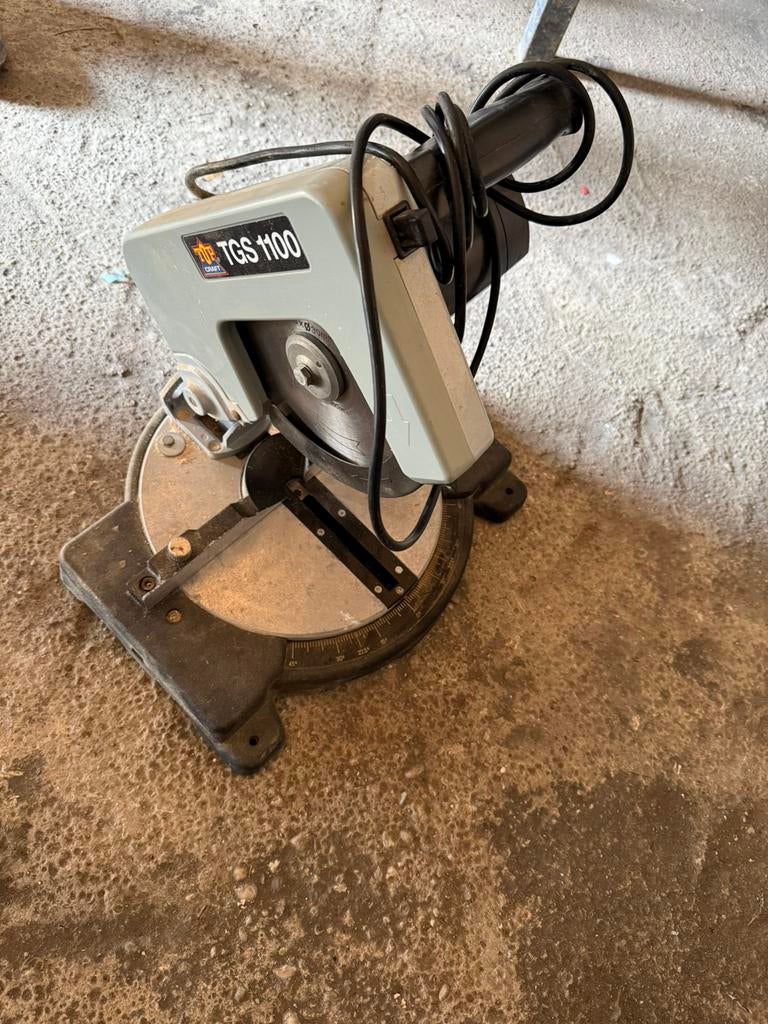 Afkortzaag, Doe-het-zelf en Verbouw, Gereedschap | Zaagmachines, Gebruikt, 600 tot 1200 watt, Ophalen of Verzenden, Afkortzaag