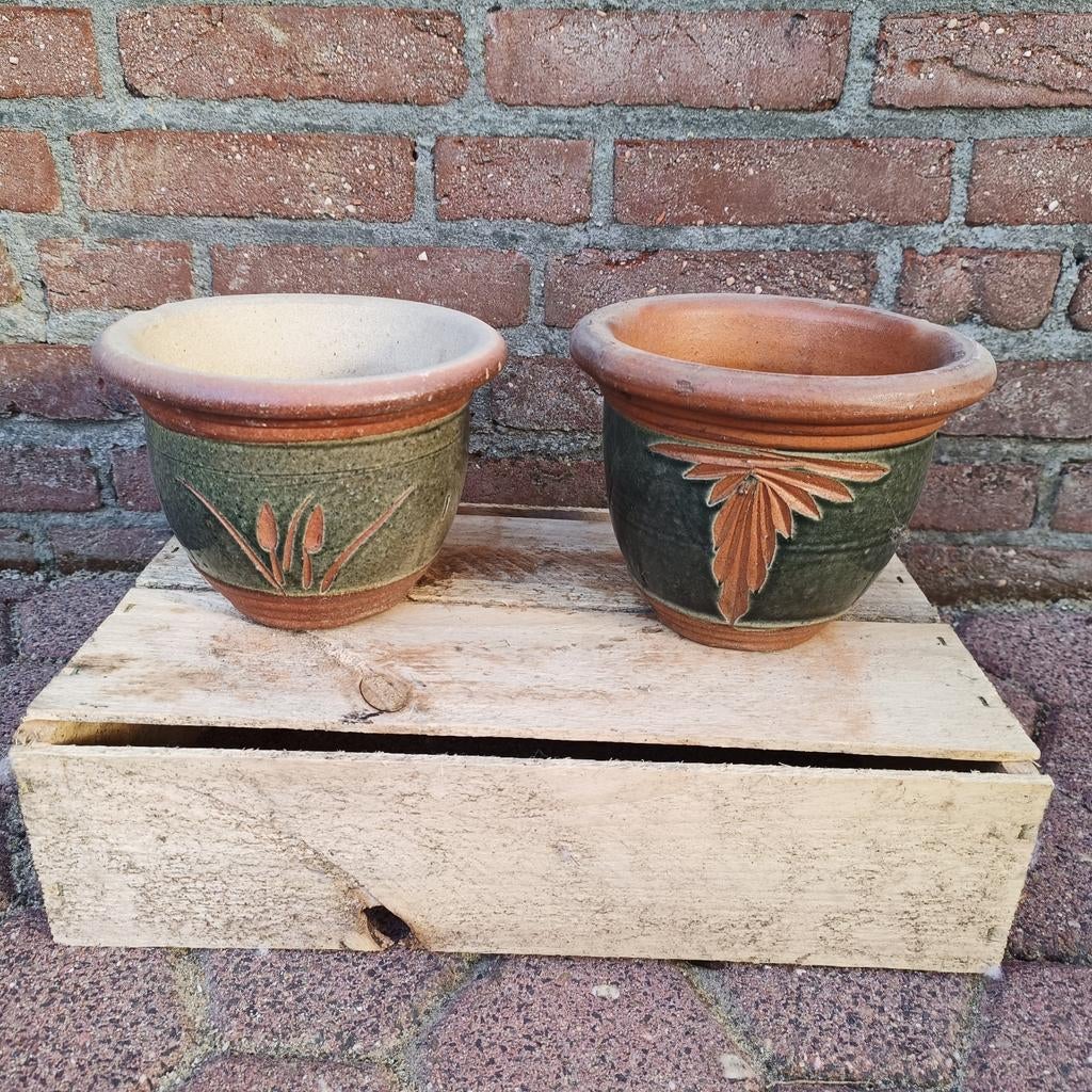 2 mooie stenen bloempotten met motief D14cm, Ophalen, Steen, Rond, Zo goed als nieuw